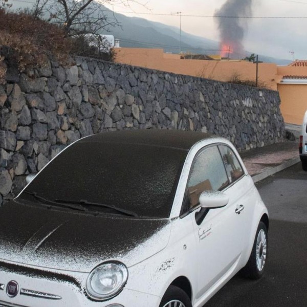 Los efectos destructivos del volcán de La Palma son limitados hasta ahora.