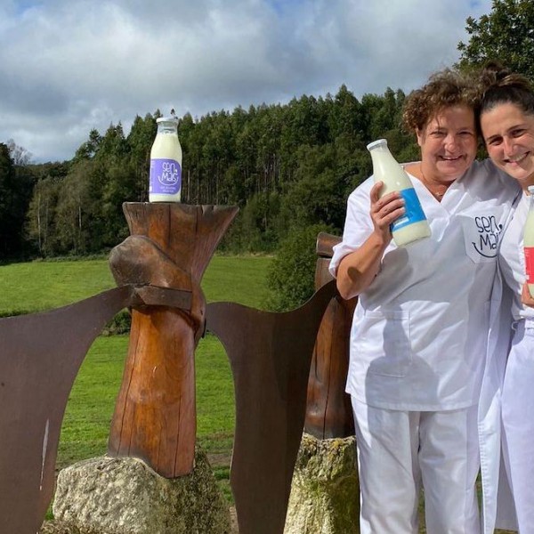 Ana Corredoira, de A Cernada, y Marta Álvarez, de Granxa Maruxa.