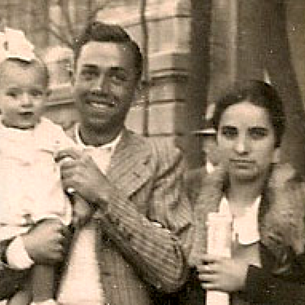 26/3/22 Miguel Hernández con su hermana Elvira y su sobrina, en la Gran Vía de Madrid