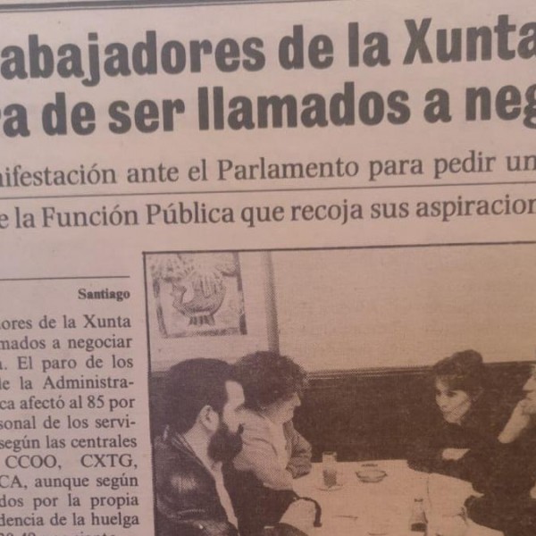 7/4/22 Página de 'Faro de Vigo' de marzo de 1988 (Feijóo es el segundo por la derecha)