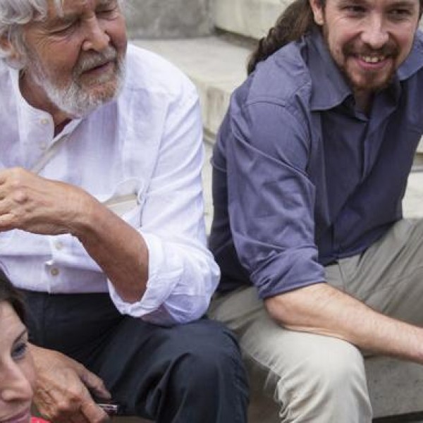 30/5/22 Yolanda Díaz y Xosé Manuel Beiras junto a Pablo Iglesias en una visita del líder de Podemos a Galicia para establecer alianzas de cara a futuras elecciones, en julio de 2015.