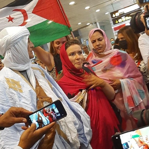 La activista saharaui Sultana Jaya a su llegada a Canarias este miércoles 1 de junio de 2022.