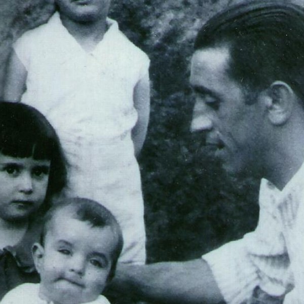 Manuel Acereda Acón con sus hijos Manuel, Teresa y Carmen.