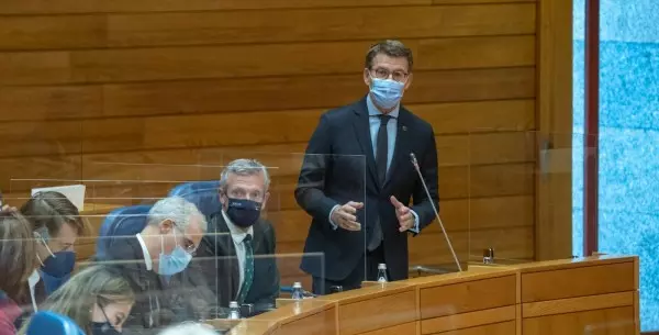 4/4/24 Feijóo, con mascarilla en el Parlamento de Galicia, en una imagen de archivo de enero de 2022
