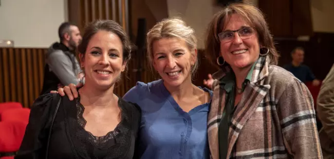 30/12/23 De izquierda a derecha, la excoordinadora de Esquerda Unida en A Coruña, Carmen Armada; la líder de Sumar, Yolanda Díaz, y la portavoz de Podemos y candidada de esa formación a la Xunta, Isabel Faraldo / Foto: Podemos