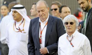 Juan Carlos junto al jefe de la Fórmula 1, Bernie Ecclestone, durante el Gran Premio de Bahrein del pasado fin de semana. - EFE