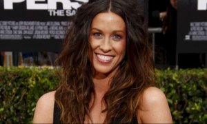 La cantante Alanis Morissette posa a su llegada al estreno de ''El Príncipe de Persia'', en Los Ángeles. EFE