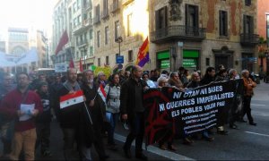 Manifestación en Barcelona para pedir la inmediata salida de España de la OTAN y el cierre de las bases militares. / LAURA SAFONT