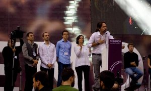 Pablo Iglesias, Íñigo Errejón, Juan Carlos Monedero, Carolina Bescansa y Luis Alegre, en la primera Asamblea Ciudadana de Podemos, en el Palacio de Vistalegre (octubre de 2014). JAIRO VARGAS