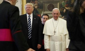 Trump y el Papa Francisco, durante su reunión en el Vaticano. REUTERS/Evan Vucci