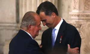 Juan Carlos I y Felipe VI. REUTERS