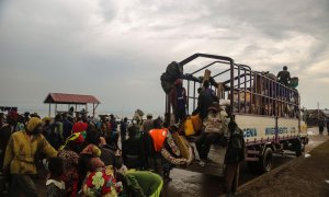 Refugiados en el puerto de Sebagoro. - MOHAMMAD GHANNAM (MSF)