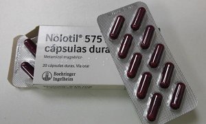 Una caja de Nolotil, un medicamento que ya no va a ser prescrito a turistas británicos.
