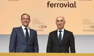 Rafael del Pino, presidente de Ferrovial (d.), e Íñigo Meirás, consejero delegado (i.) durante la junta general de accionistas de la constructora. E.P.