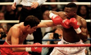 Pernell Whitaker en un combate contra De la Hoya (REUTERS-Archivo)