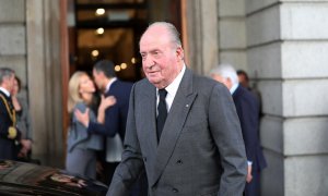 El rey emérito, Juan Carlos I, durante la capilla ardiente de Pérez Rubalcaba el pasado mayo. / Europa Press