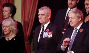 09/11/2019 - El príncipe Andrés de Inglaterra y el primer ministro, Boris Johnson, en el Festival de la Royal British Legion of Remembrance en Londres. / REUTERS (Chris Jackson)