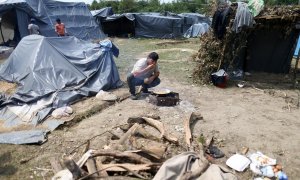 Migrantes acampados en Bosnia y Herzegovina, a solo un kilómetro de la Unión Europea. / Reuters
