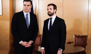 El líder del PP, Pablo Casado, se reúne con el presidente del Ejecutivo en funciones, Pedro Sánchez, en el Congreso. Fuente: PP