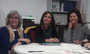 Silvia Oñate y la Junta directiva de la Asociación Vida de mujeres viudas.