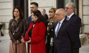 GRAF3643. MADRID, 03/02/2020.- La portavoz parlamentaria del PSOE, Adriana Lastra (c), junto al secretario general del PSOE en Cámara Baja, Rafael Simancas (d), hace declaraciones a su llegada al Congreso de los Diputados antes de la apertura solemne de l