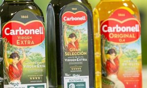 Botellas de aceite de oliva de la marca Carbonell, una de las enseñas de la multinacional Deoleo. E.P.