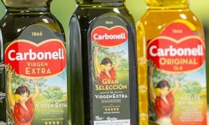 Botellas de aceite de oliva de la marca Carbonell, una de las enseñas de la multinacional Deoleo. E.P.