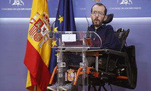 18/02/2020.- El portavoz del grupo parlamentario Unidas-Podemos en el Congreso de los Diputados, Pablo Echenique, durante la rueda de prensa ofrecida tras la reunión de la Junta de portavoces. EFE/Javier Lizón