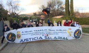 Miembros de Jusapol protestan ante el chalé de Iglesias y Montero