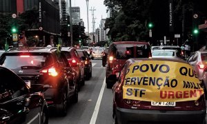 .-Manifestación, con caravana de vehículos, a favor de Bolsonaro el pasado sábado en São Paulo, reclamando la intervención militar y el cierre del Tribunal Supremo. ALLAN WHITE/ FOTOS PUBLICAS. 18ABR20