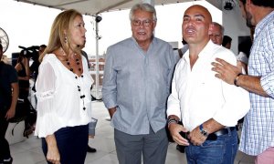 Felipe González, su mujer María Vaquero, y el empresario Enrique Sarasola. (Imagen cedida por El Cierre Digital)