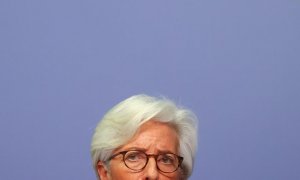 La presidenta del BCE, Christine Lagarde, durante la rueda de prensa posterior a la reunión del Consejo de Gobierno de la entidad, en Fráncfort. REUTERS/Kai Pfaffenbach