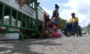 Miles de venezolanos esperan para poder regresar a su país en la frontera con Colombia