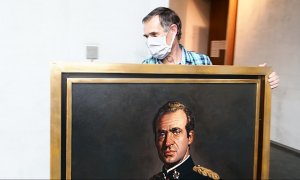 El Parlamento de Navarra retira el retrato del rey emérito Juan Carlos I