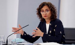 La ministra de Hacienda y portavoz del Gobierno, María Jesús Montero, ofrece una rueda de prensa tras el Consejo de Ministros extraordinario. - EFE