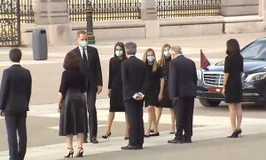 Los reyes asisten en la Almudena a una misa funeral por las víctimas de la COVID-19