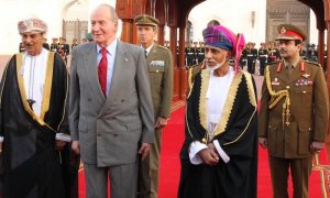 El rey Juan Carlos I junto al sultán de Omán Qaboos Bin Said en la visita que realizó en mayo de 2014, un mes antes de dejar de ser jefe del Estado. Foto: Casa real / Borja Fotógrafos