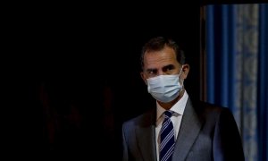 PALMA DE MALLORCA, 10/08/2020.- El rey Felipe VI a su llegada a una audiencia con la presidenta del Consell de Mallorca, Catalina Cladera, en el Palacio de Almudaina en Mallorca, este lunes. EFE/ Ballesteros