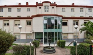 Vista del exterior de la residencia de mayores de Zorrozgoiti en Bilbao (Bizkaia), donde se ha detectado un rebrote de Coronavirus. EFE/Miguel Toña