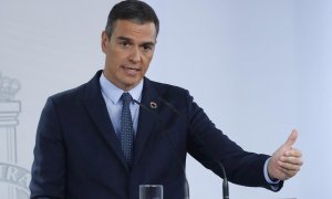 El presidente del Gobierno, Pedro Sánchez, durante la rueda de prensa posterior al Consejo de Ministros celebrado en La Moncloa, este martes. EFE/ Zipi