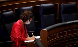 La ministra de Hacienda y portavoz del Gobierno, María Jesús Montero, durante el pleno del Congreso celebrado este jueves. /EFE