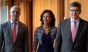 Foto distribuida en su día por el Banco Santander de Andrea Orcel, Ana Botin y Jose Antonio Alvarez, del día en que se anunció el fichaje del italiano como consejero delegado de la entidad, en septiembre de 2018. REUTERS