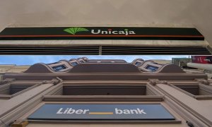 Vista de los logos de Unicaja Banco y Liberbank, en sendas sucursales en Madrid. E.P.