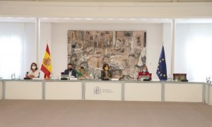 Los cuatro vicepresidentes del Gobierno, en el Consejo de Ministros extraordinario de este viernes, que ha aprobado la declaración del estado de alarma en Madrid. Pool Moncloa/JM Cuadrado