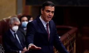 El presidente del Gobierno, Pedro Sánchez, interviene en la segunda sesión del debate de moción de censura presentada por Vox, este jueves en el Congreso. EFE/Mariscal