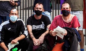 Los tres antifascistas de Benimaclet, tras su puesta en libertad. Foto “LoQueSomos”.