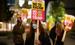 Manifestantes contrarios a la reelección de Donald Trump en una concentración en Londres, Reino Unido.