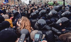 La Policía rusa se enfrenta a manifestantes en las calles de Moscú.