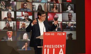 El candidato del PSC, Salvador Illa, pronuncia un discurso este jueves durnate el evento inicial de la campaña de las elecciones catalanas del 14 de febrero en un acto de formato reducido por la covid, con sede en Barcelona y conexiones con Girona, Tarrag