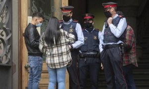 Uno de los cuatro participantes, uno supuestamente como autor y otros tres cooperadores necesarios de la violación múltiple a una joven de 18 años en febrero del 2019 en una nave abandonada de Sabadell (Barcelona), a su entrada en la Audiencia de Barcelon